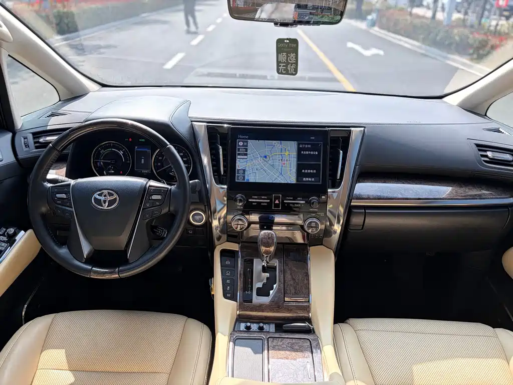 Toyota Alphard 2022 — фото 13