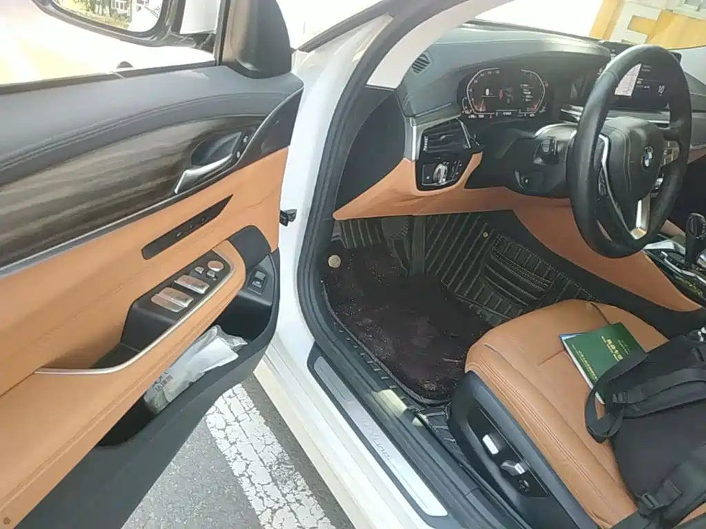 BMW 6 Series GT 2022 — фото 16