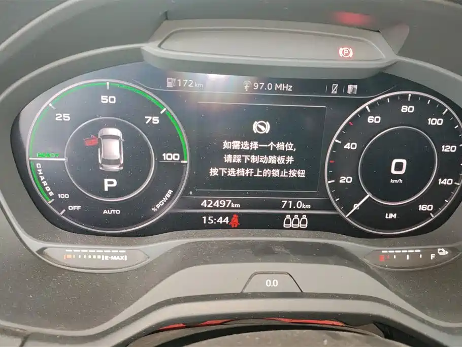 Audi Q2L e-tron 2020 — фото 14
