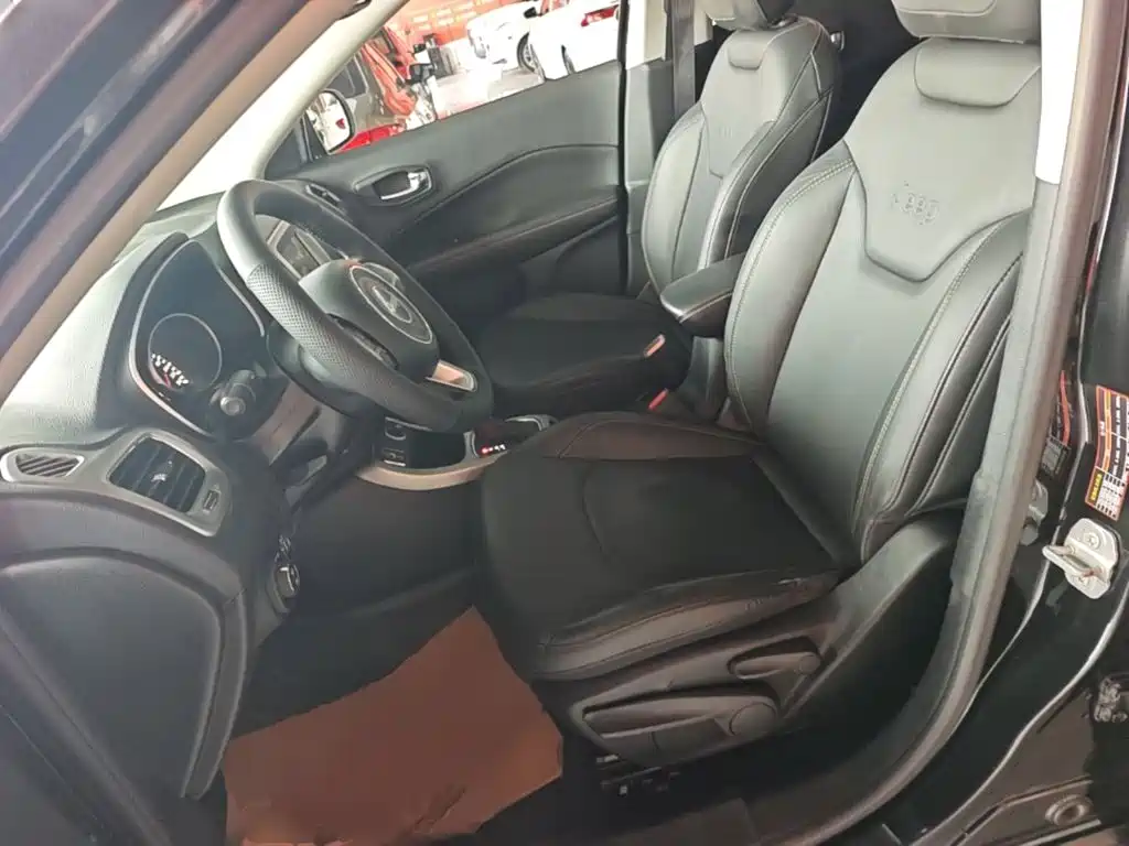 Jeep Compass 2018 — фото 15