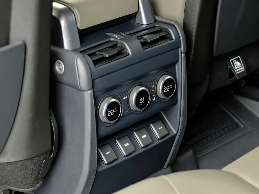 Land Rover Defender 2020 — фото 9