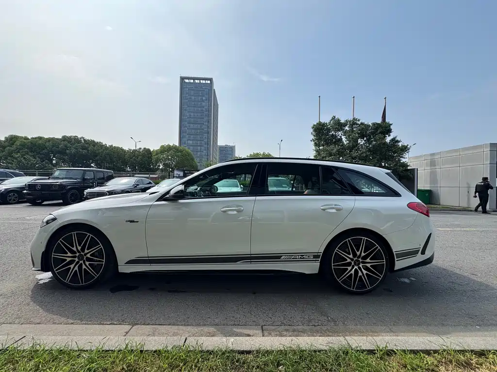 Mercedes-Benz C-Class AMG 2025 — фото 14