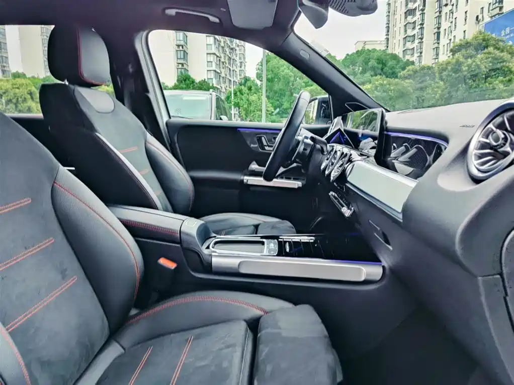 Mercedes-Benz GLB AMG 2025 — фото 20