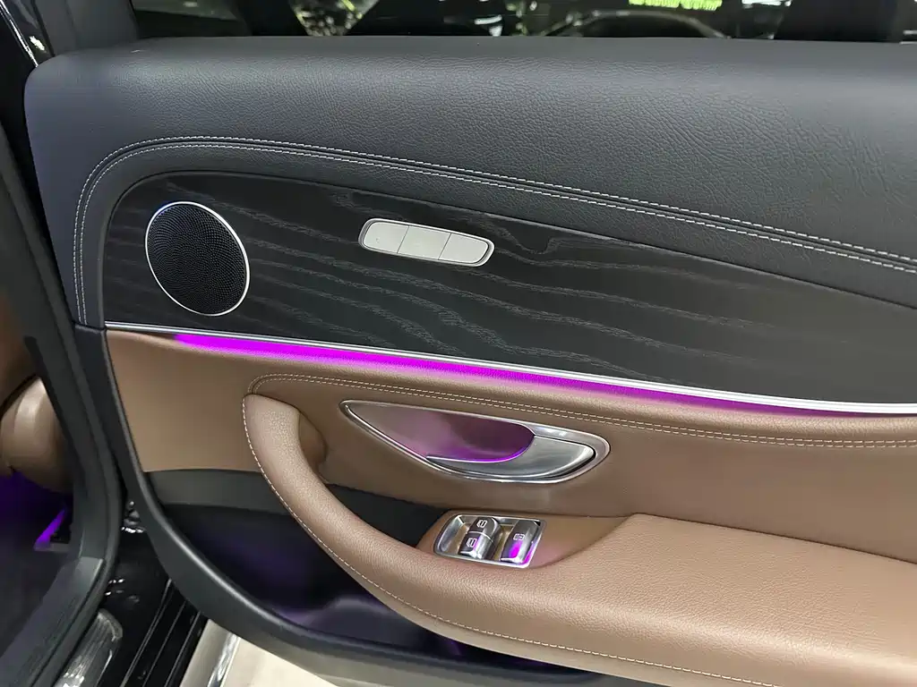 Mercedes-Benz E-Class 2020 — фото 15