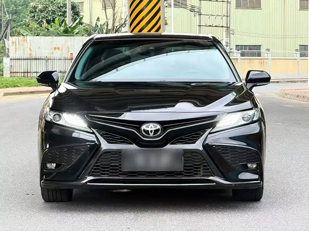 Toyota Camry 2022 — фото 7