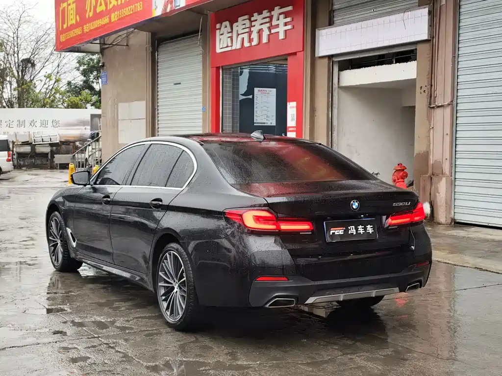 BMW 5 Series 2023 — фото 11
