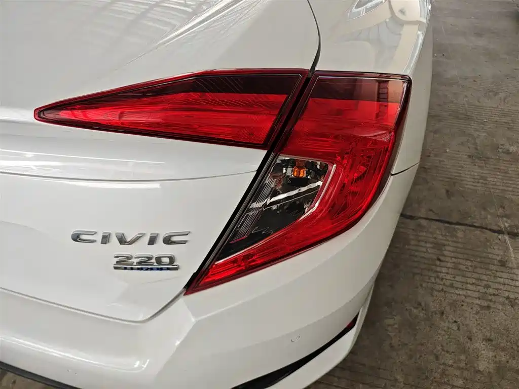 Honda Civic 2018 — фото 8