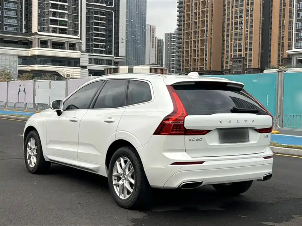 Volvo XC60 2019 — фото 10