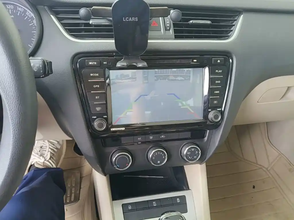 Skoda Octavia 2015 — фото 20