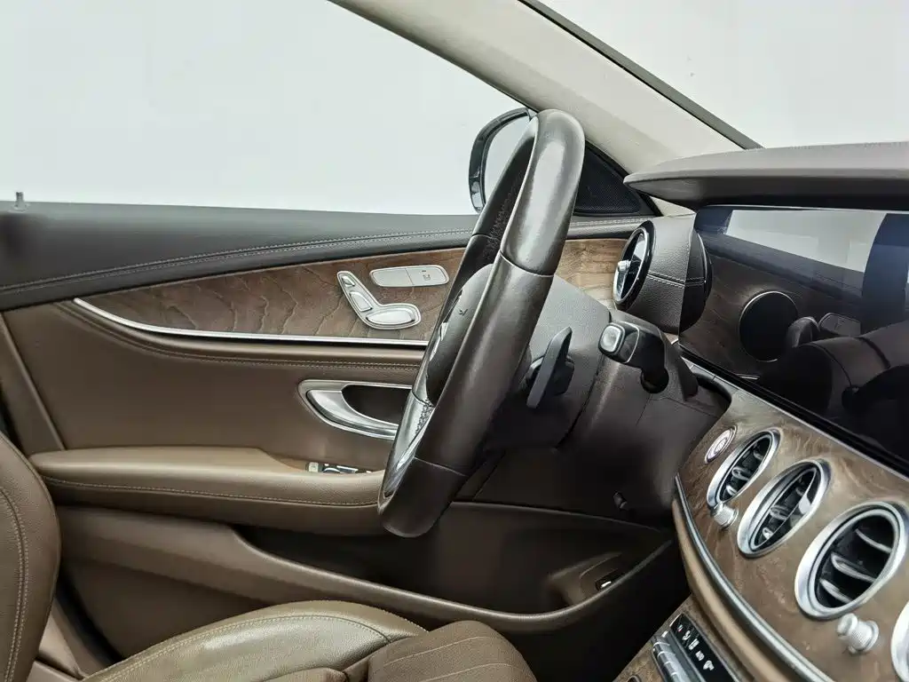 Mercedes-Benz E-Class 2019 — фото 22