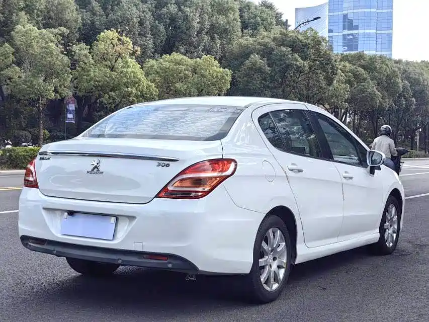 Peugeot 308 2014 — фото 6