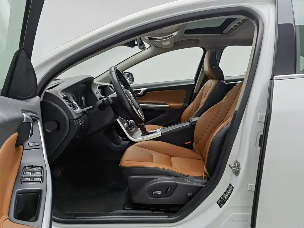 Volvo S60 2017 — фото 10