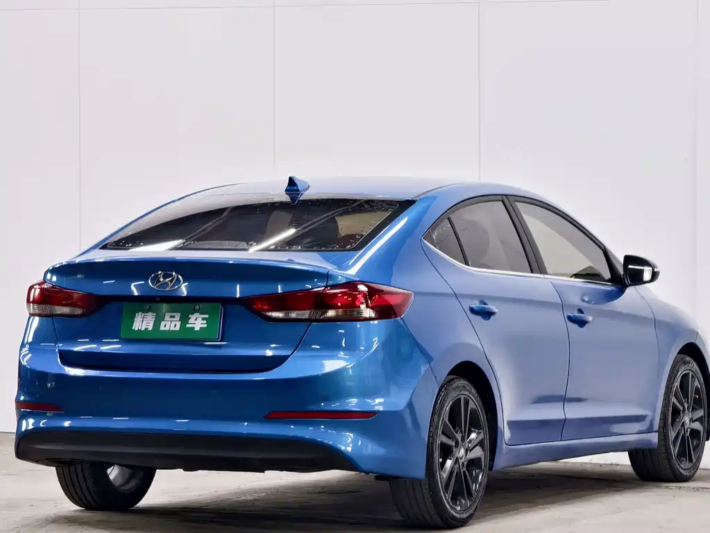 Hyundai Elantra 2016 — фото 4