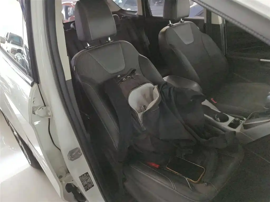 Ford Kuga 2016 — фото 25