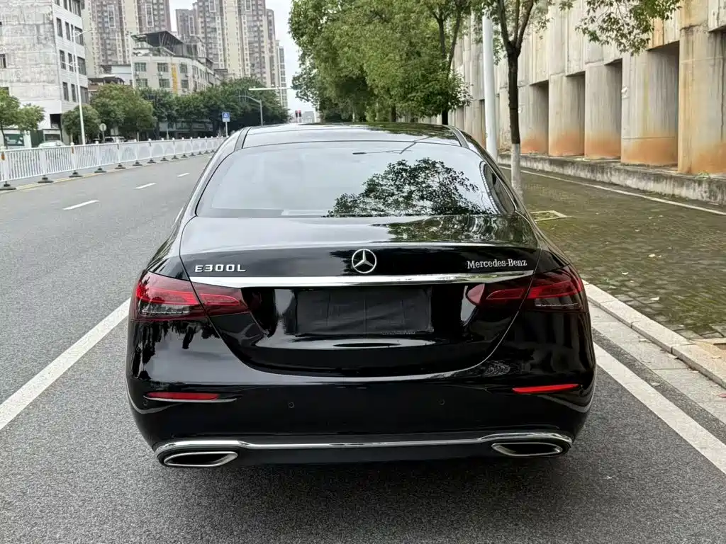 Mercedes-Benz E-Class 2022 — фото 15