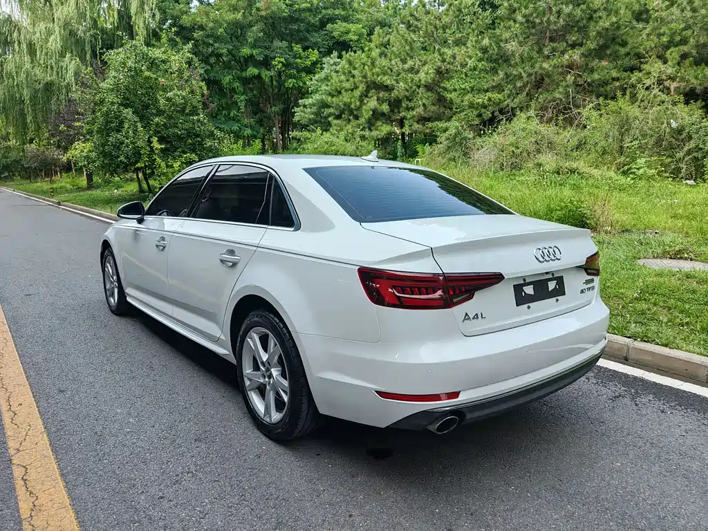 Audi A4L 2018 — фото 14