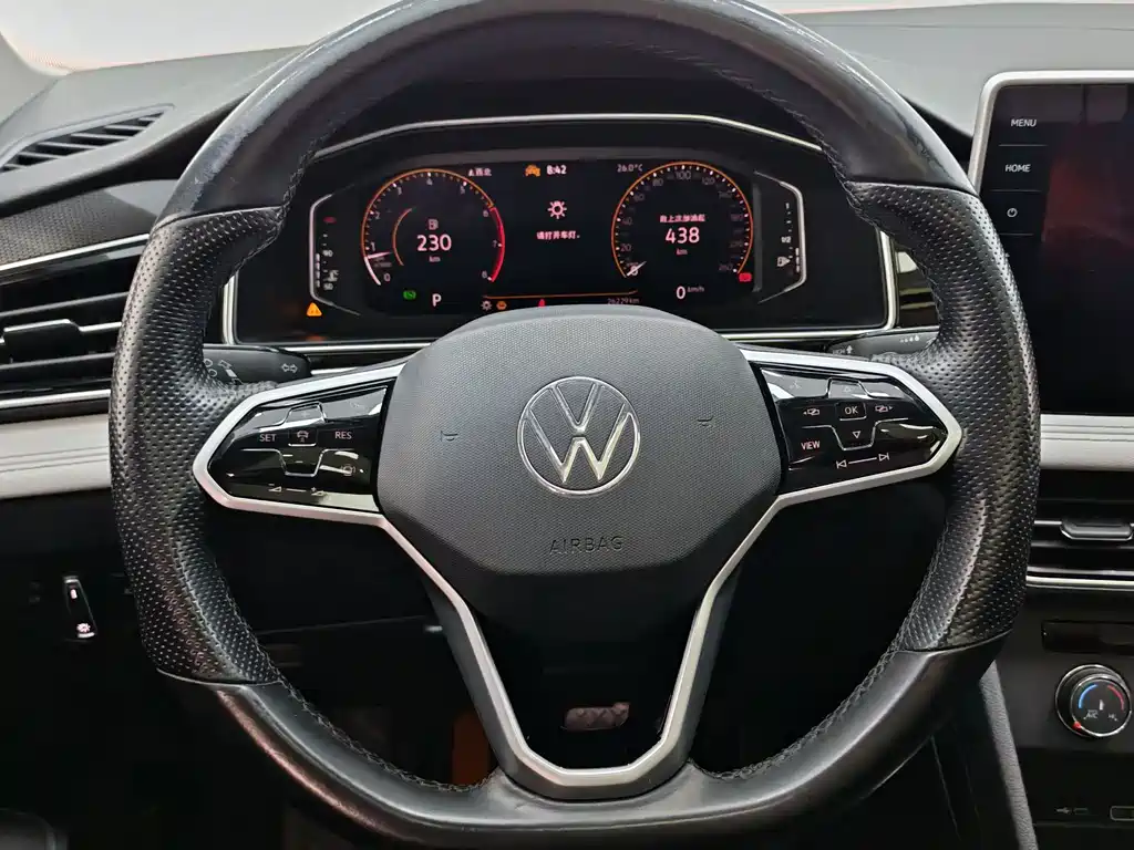 Volkswagen Tiguan L 2023 — фото 11