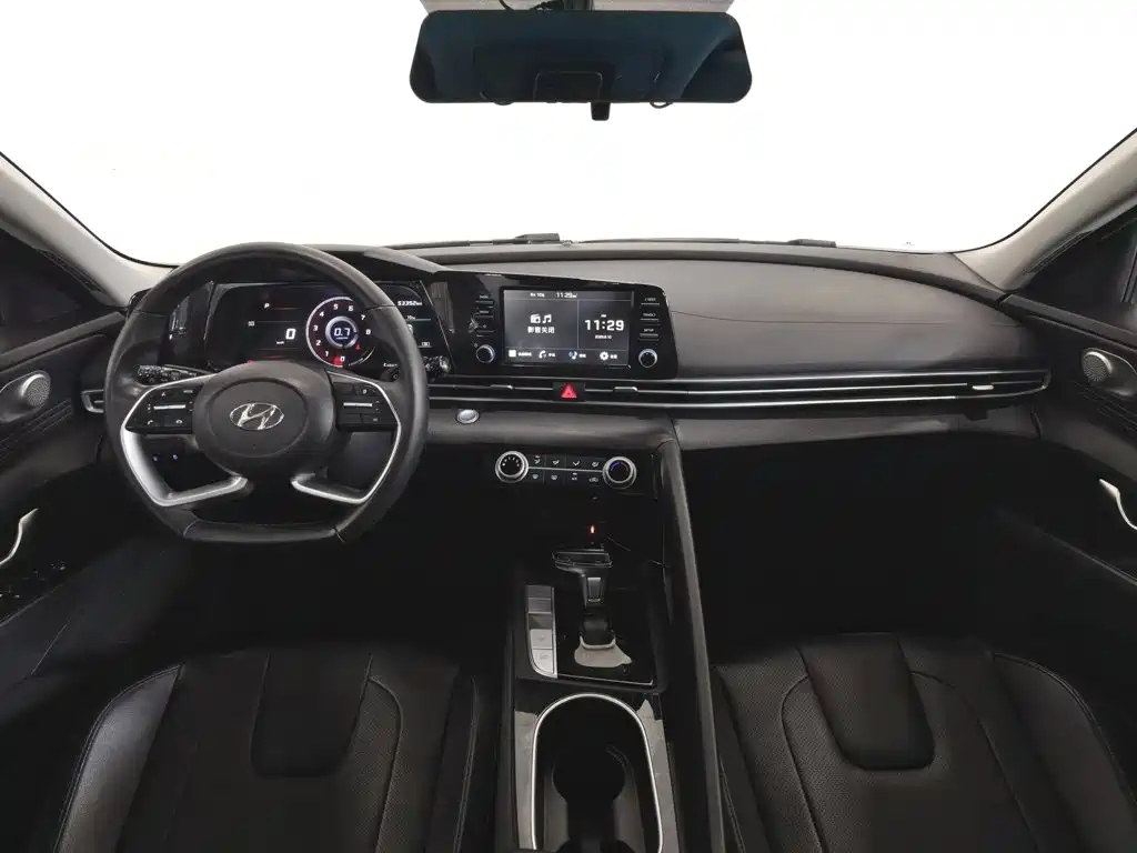 Hyundai Elantra 2022