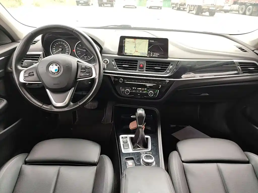 BMW 1 Series 2017 — фото 10