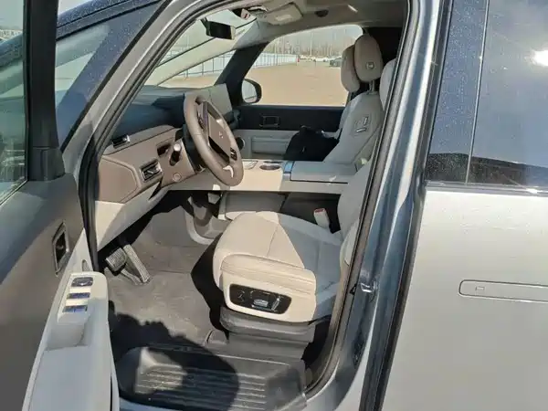 Li Auto MEGA 2024