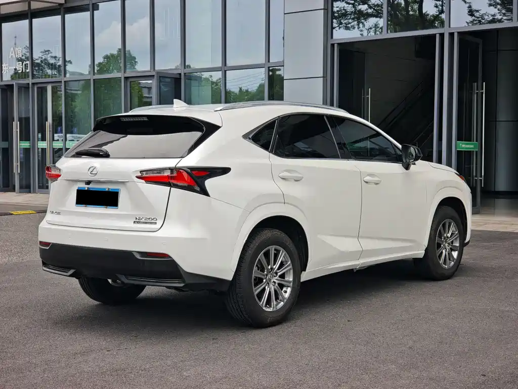 Lexus NX 2016 — фото 10