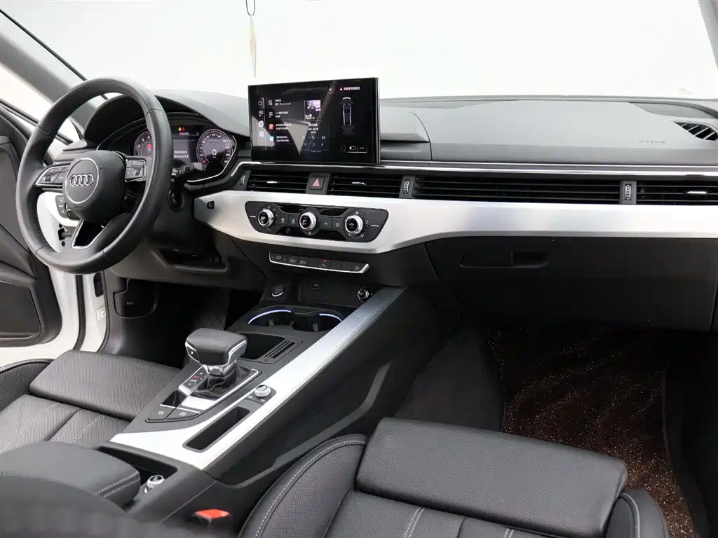 Audi A4L 2023 — фото 20