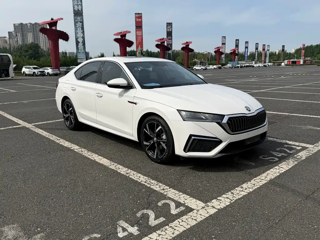 Skoda Octavia 2022 — фото 3