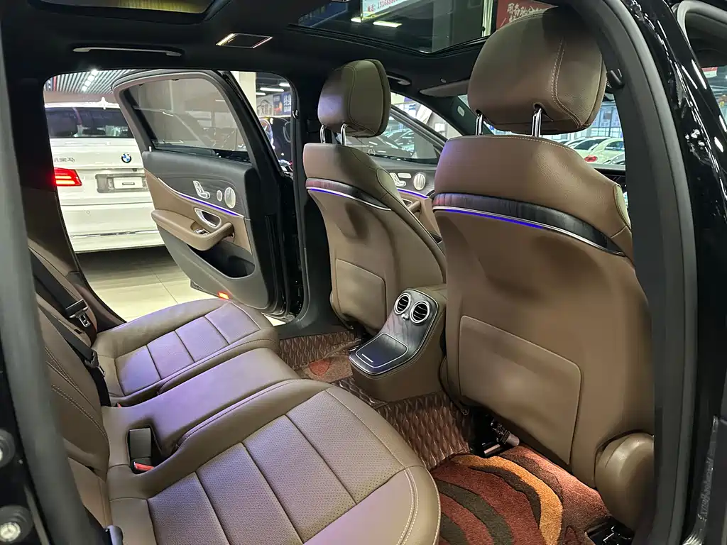 Mercedes-Benz E-Class 2023 — фото 10