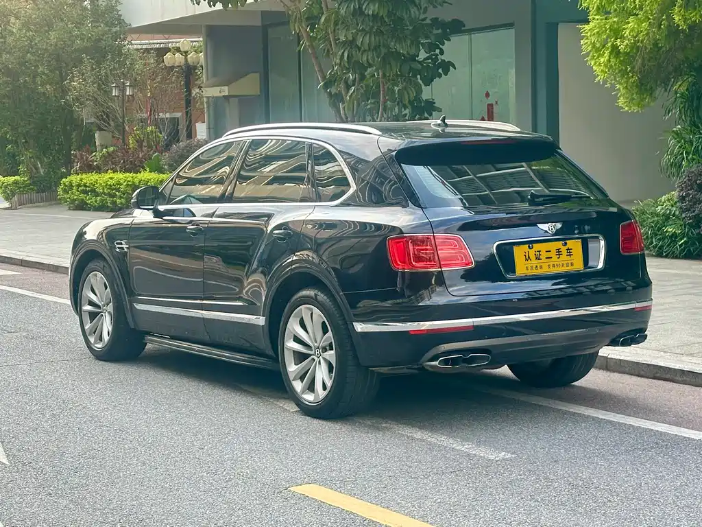 Bentley Bentayga 2018 — фото 4