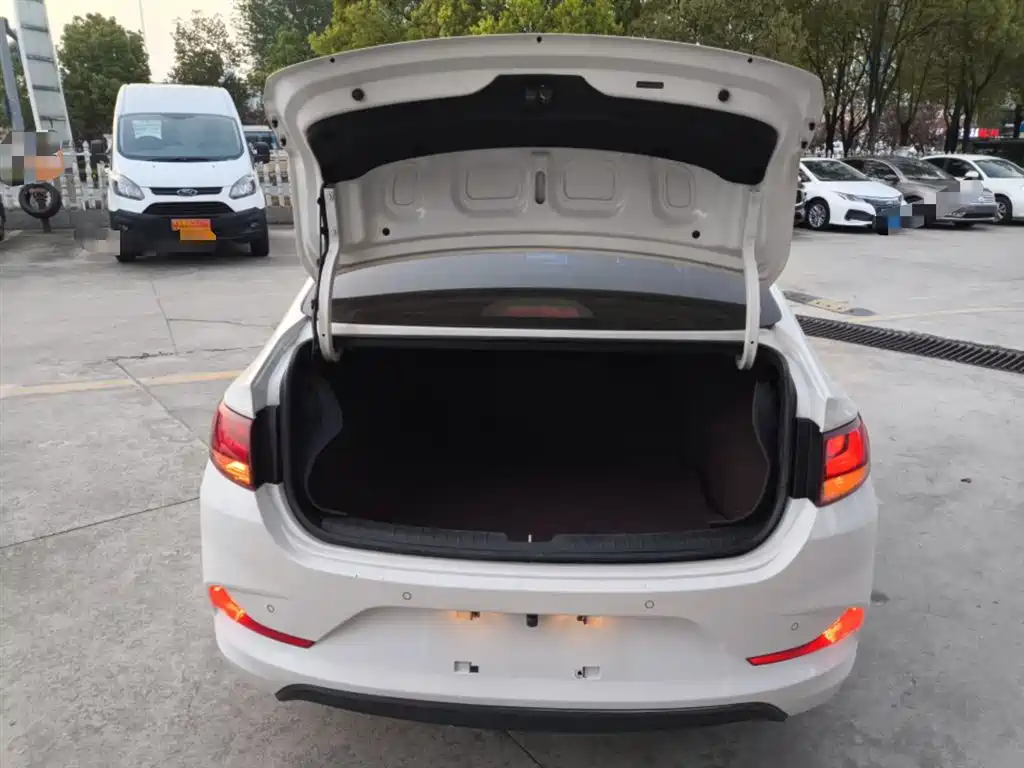 Hyundai Elantra 2019 — фото 15