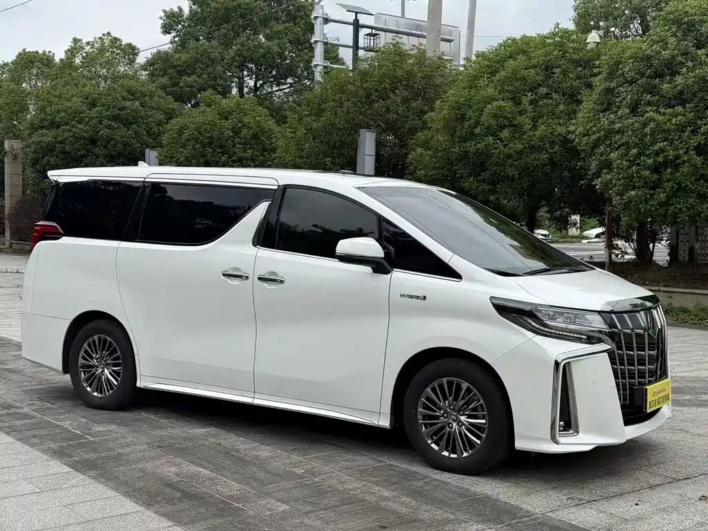 Toyota Alphard 2023 — фото 2