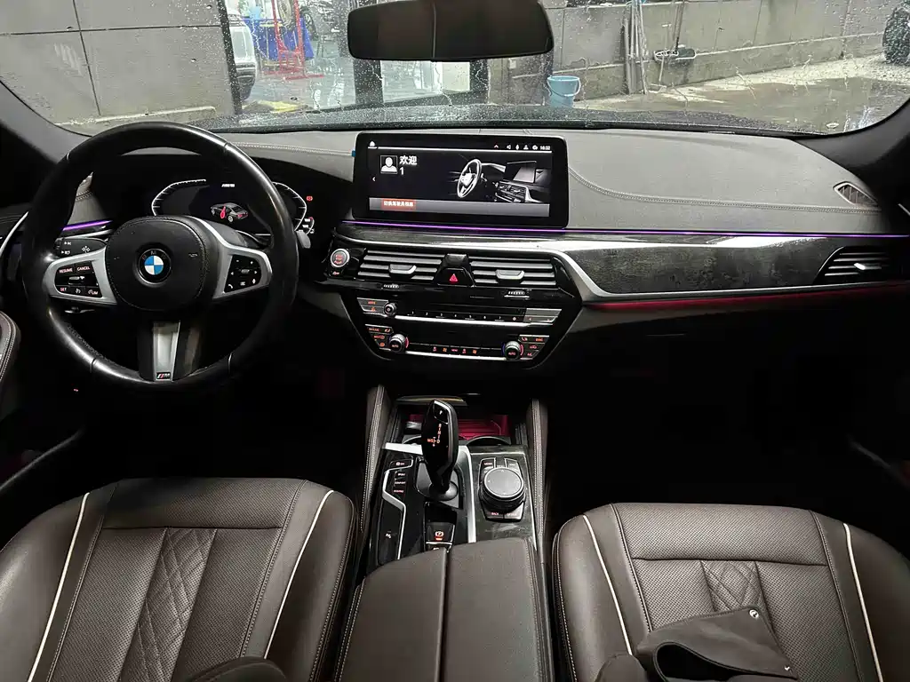 BMW 5 Series 2021 — фото 10