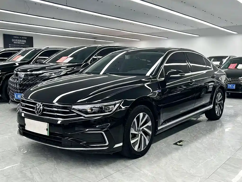 Volkswagen Magotan PHEV 2023 — фото 1