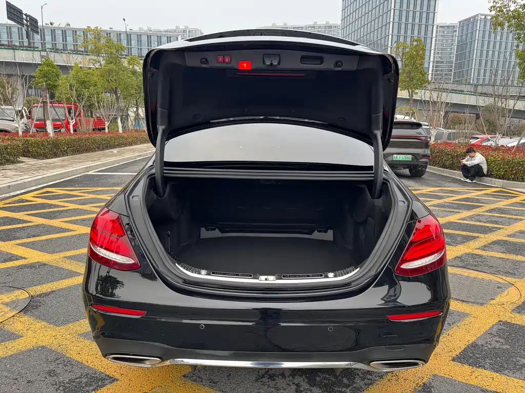 Mercedes-Benz E-Class 2020 — фото 36