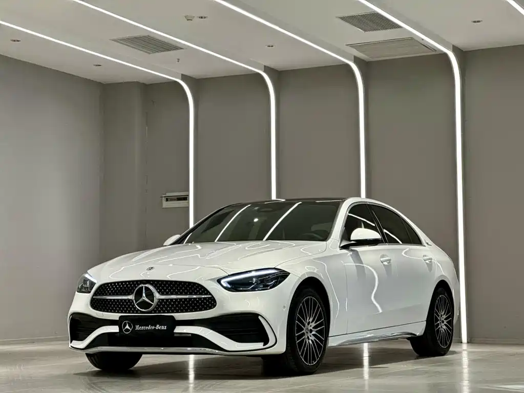 Mercedes-Benz C-Class 2025 — фото 1