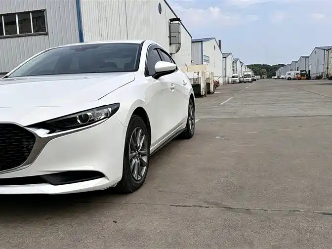 Mazda 3 Axela 2022 — фото 2