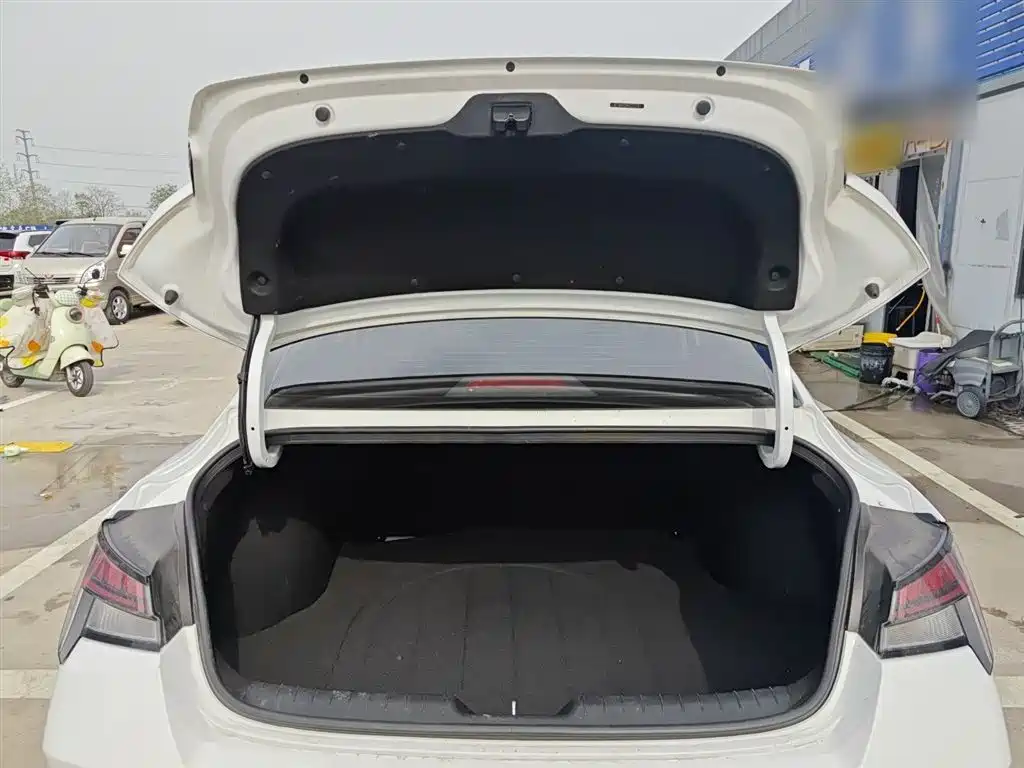 Hyundai Elantra 2022 — фото 19