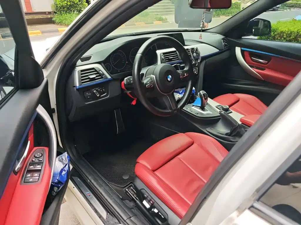 BMW 3 Series 2019 — фото 14