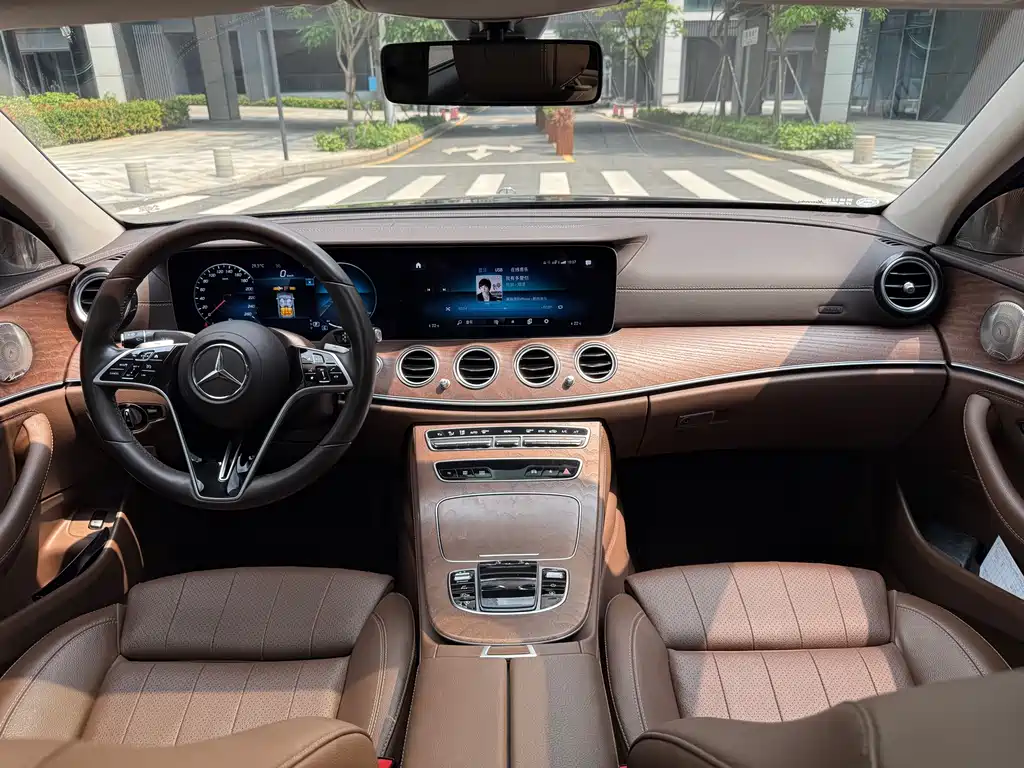 Mercedes-Benz E-Class 2022 — фото 18