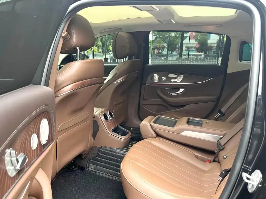 Mercedes-Benz E-Class 2023