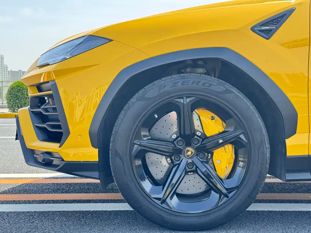 Lamborghini Urus 2021 — фото 8