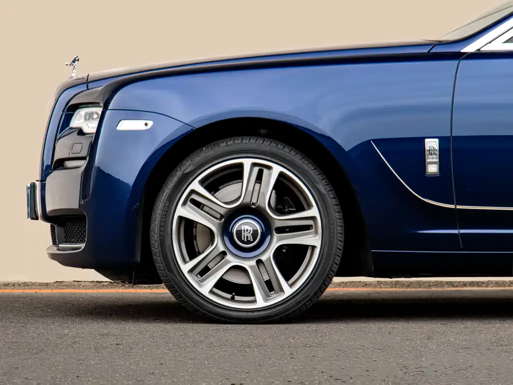Rolls-Royce Ghost 2016 — фото 24