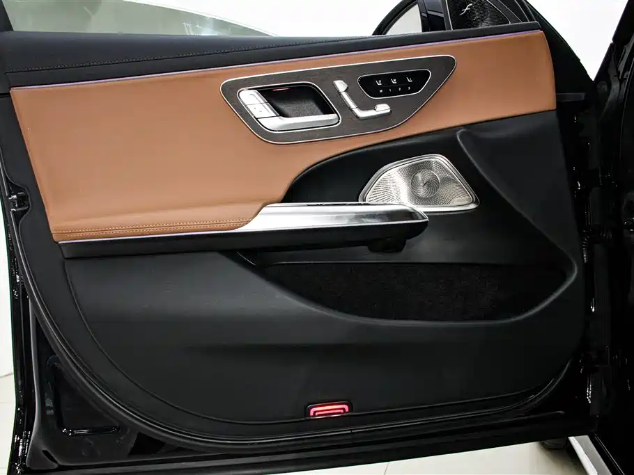 Mercedes-Benz E-Class 2025 — фото 17