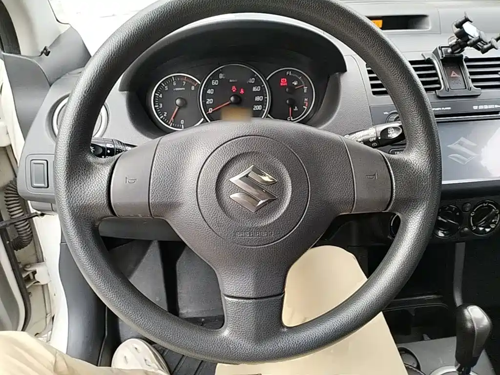 Suzuki Swift 2014 — фото 11