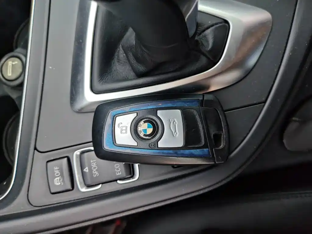 BMW 3 Series 2017 — фото 9