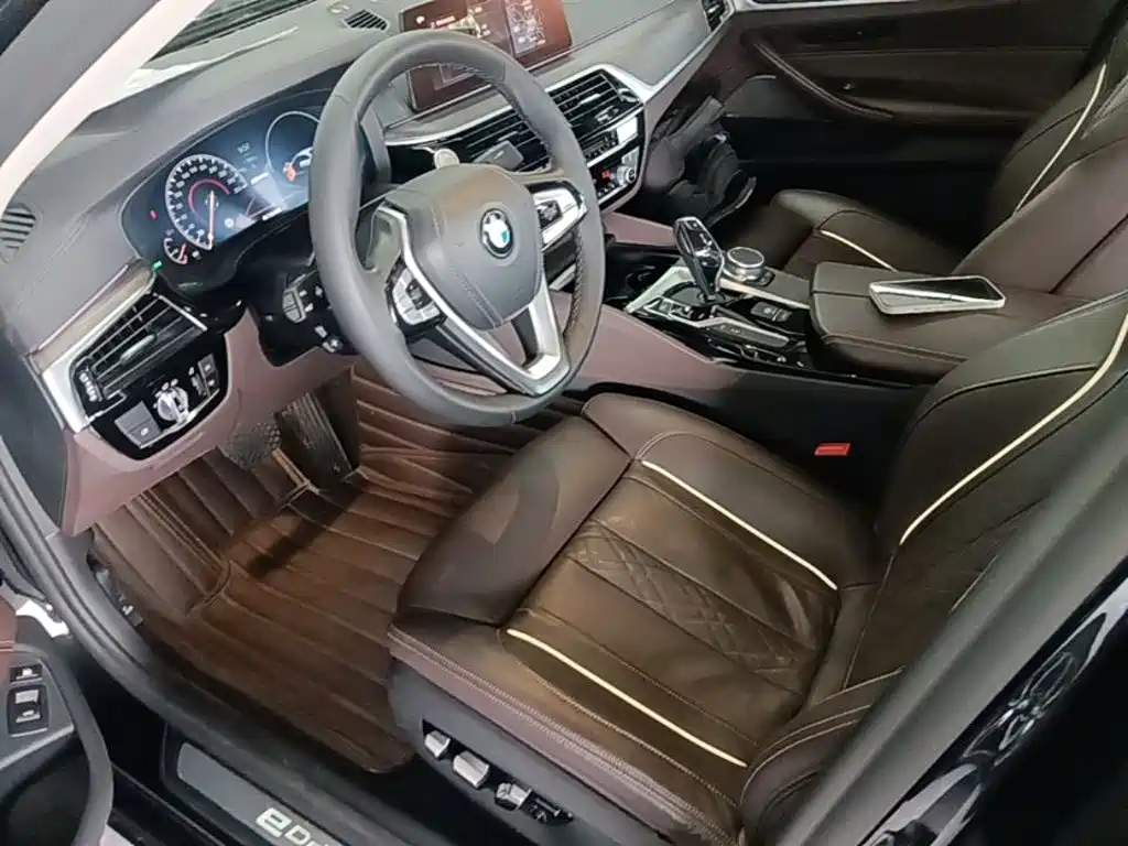 BMW 5 Series New Energy 2020 — фото 15