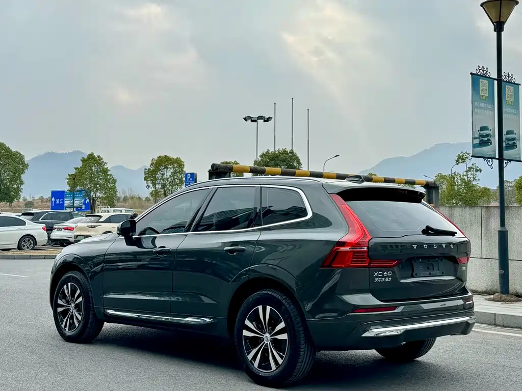 Volvo XC60 2022 — фото 8