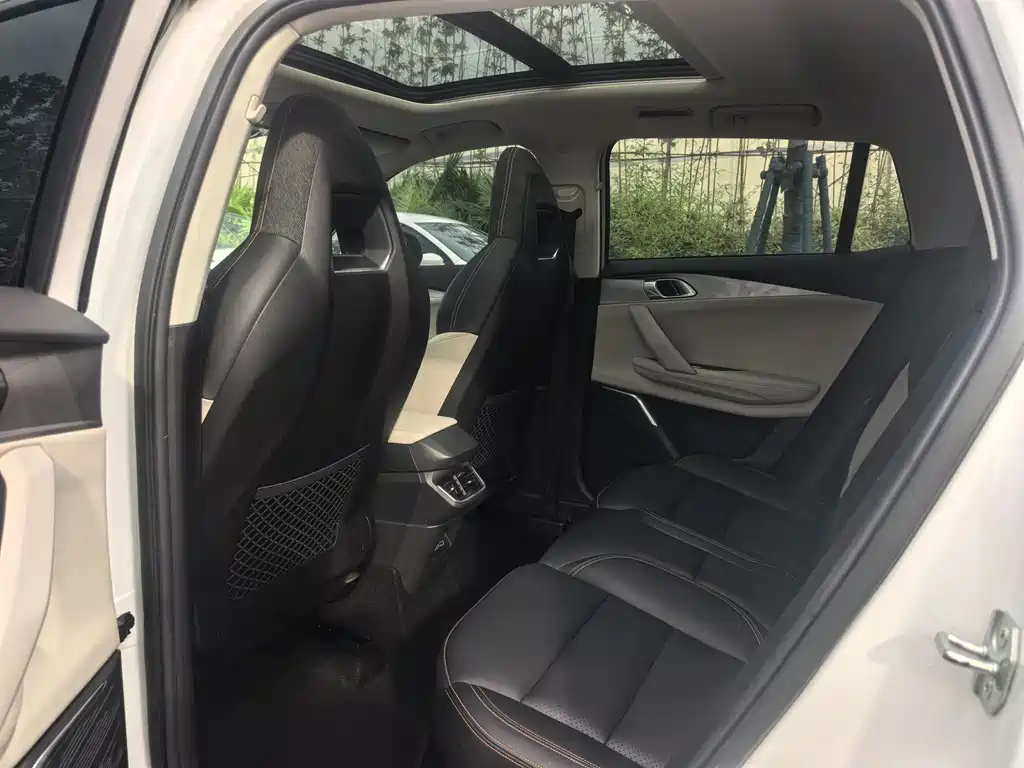 Lynk & Co 06 EM-P 2021 — фото 13