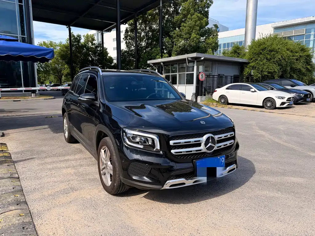 Mercedes-Benz GLB 2023
