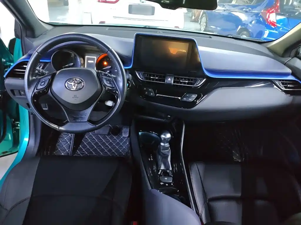 Toyota C-HR 2019 — фото 10